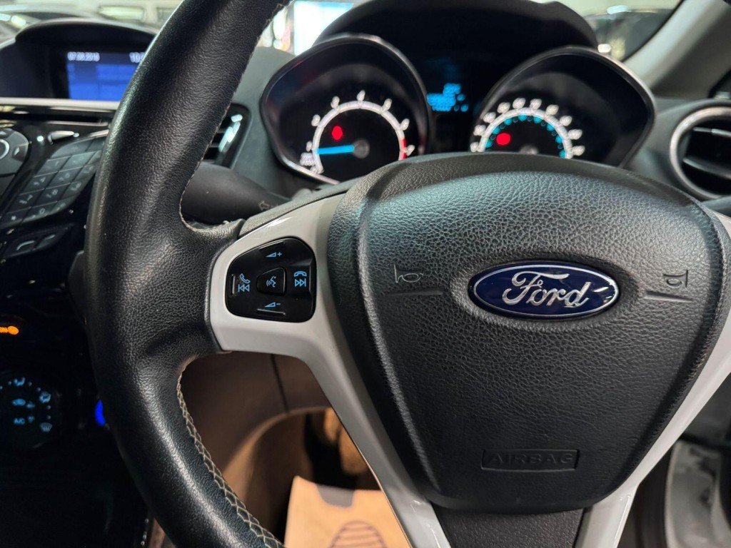 FORD FIESTA 1.3 Zetec White Edition 2016