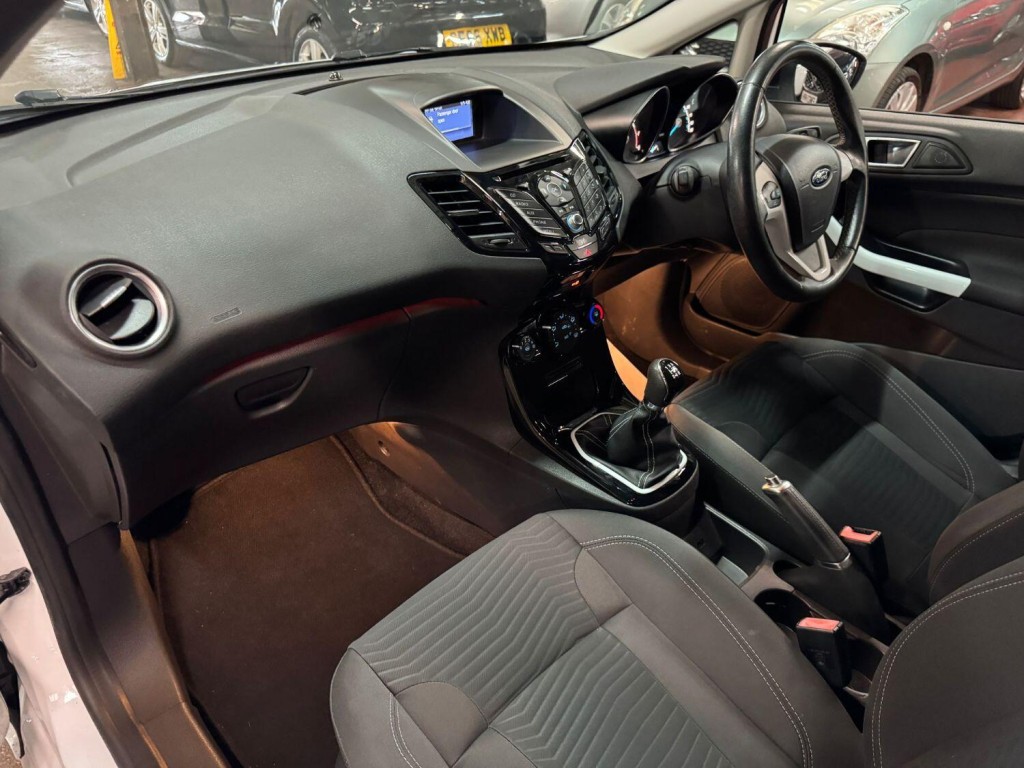 FORD FIESTA 1.3 Zetec White Edition 2016