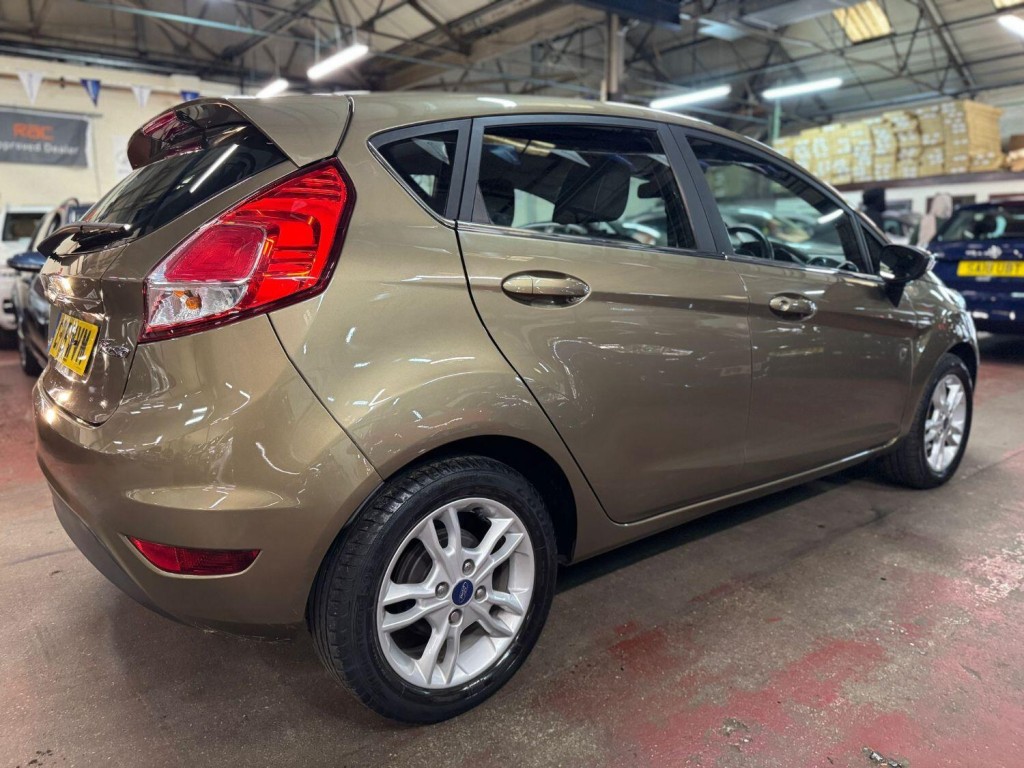 FORD FIESTA 1.3 Zetec 2015