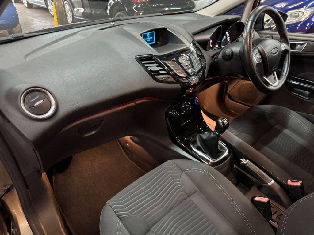 FORD FIESTA 1.3 Zetec 2015