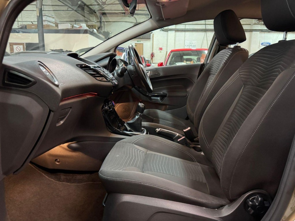 FORD FIESTA 1.3 Zetec 2015