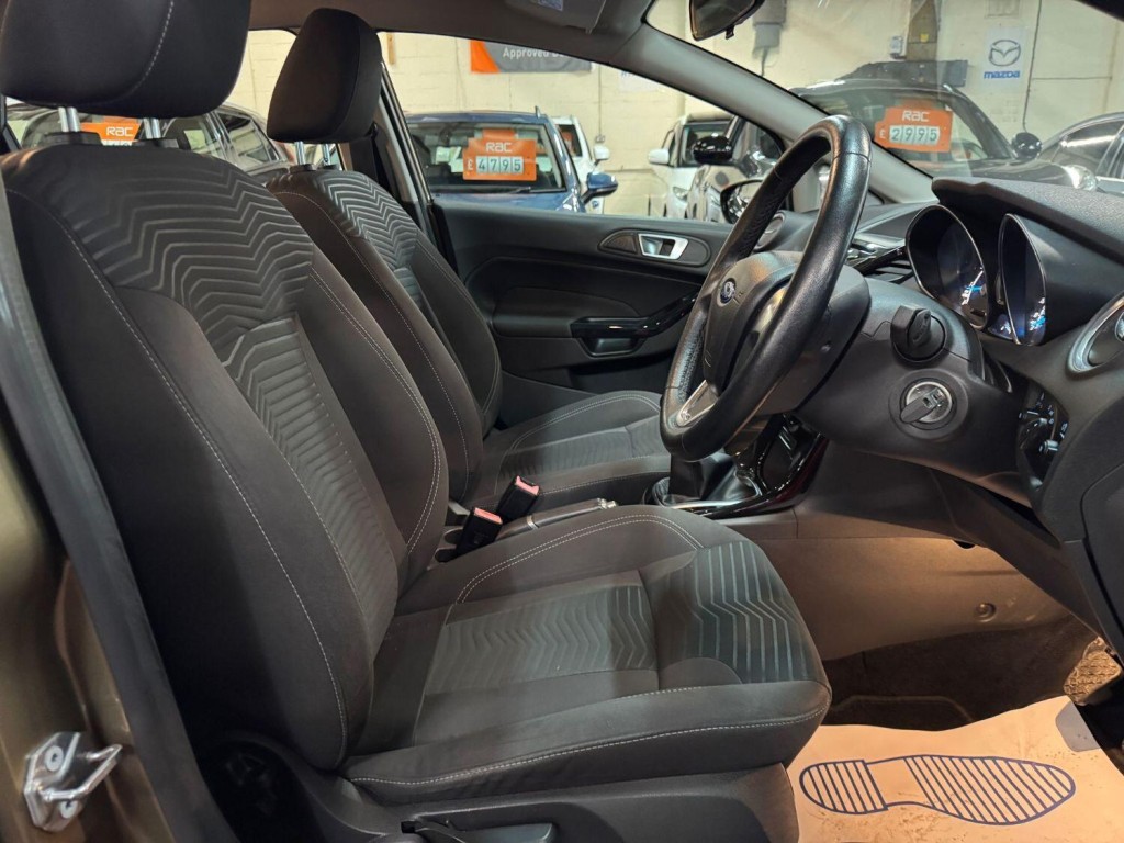FORD FIESTA 1.3 Zetec 2015