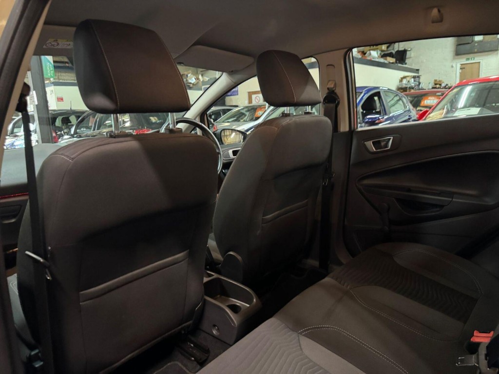FORD FIESTA 1.3 Zetec 2015