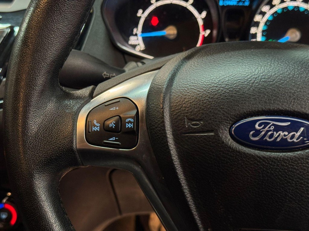 FORD FIESTA 1.3 Zetec 2015