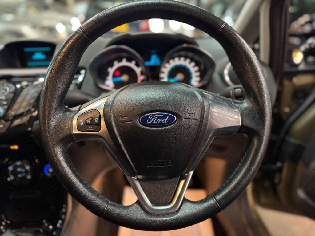 FORD FIESTA 1.3 Zetec 2015