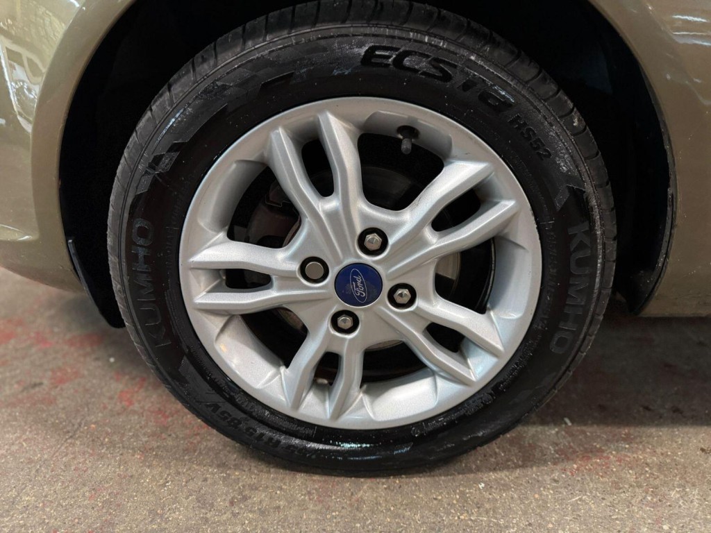 FORD FIESTA 1.3 Zetec 2015