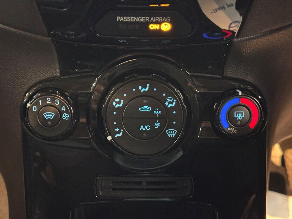 FORD FIESTA 1.3 Zetec 2015