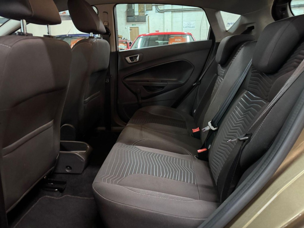 FORD FIESTA 1.3 Zetec 2015