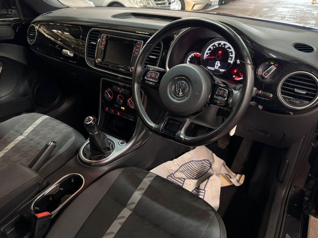 VOLKSWAGEN BEETLE 1.4 TSI BlueMotion Tech Design 2016