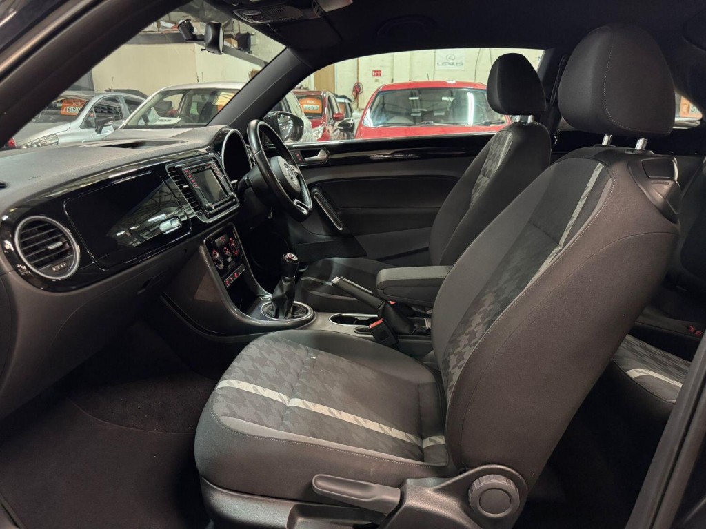 VOLKSWAGEN BEETLE 1.4 TSI BlueMotion Tech Design 2016