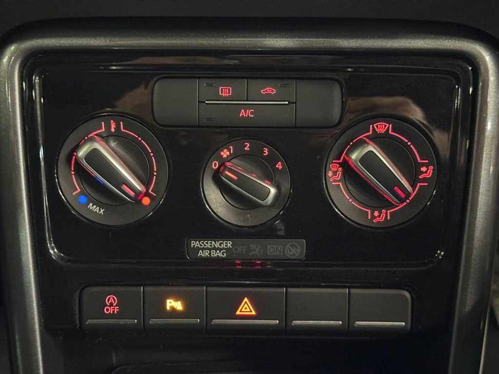 VOLKSWAGEN BEETLE 1.4 TSI BlueMotion Tech Design 2016