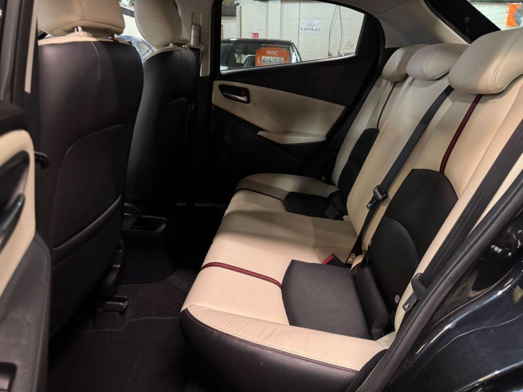 MAZDA MAZDA2 1.5 SKYACTIV-G Sport Nav 2015