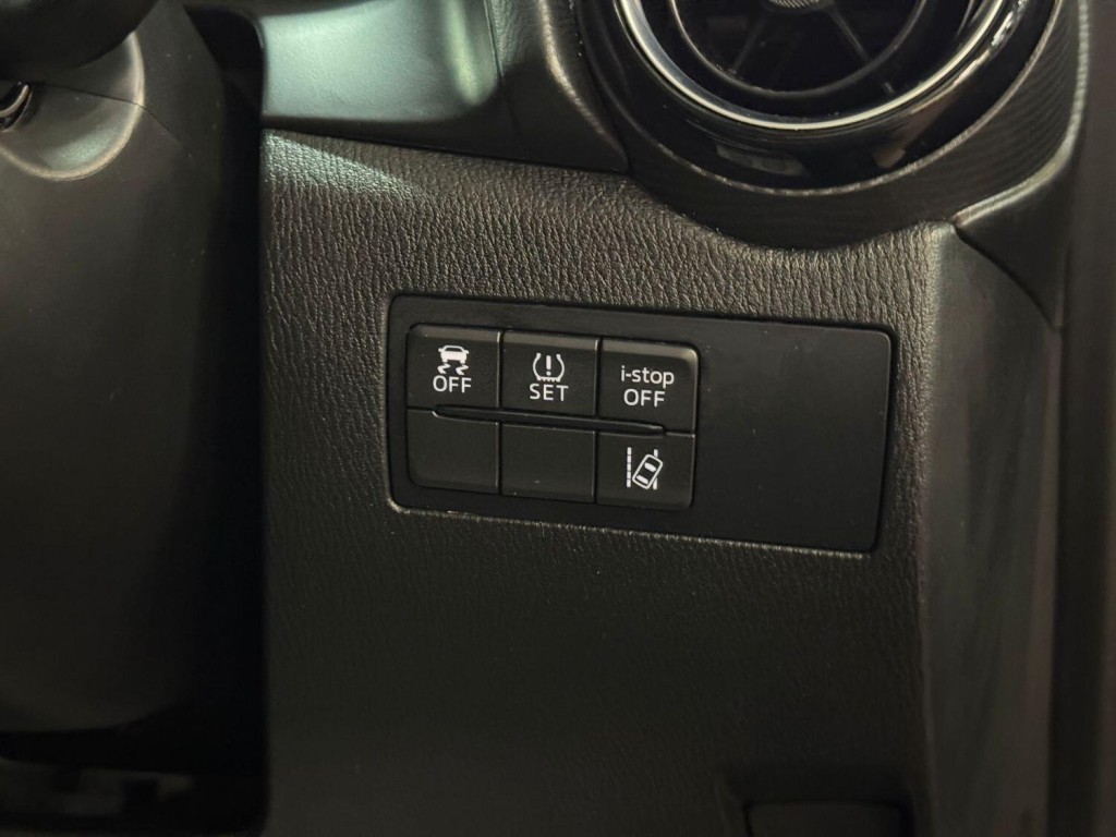 MAZDA MAZDA2 1.5 SKYACTIV-G Sport Nav 2015