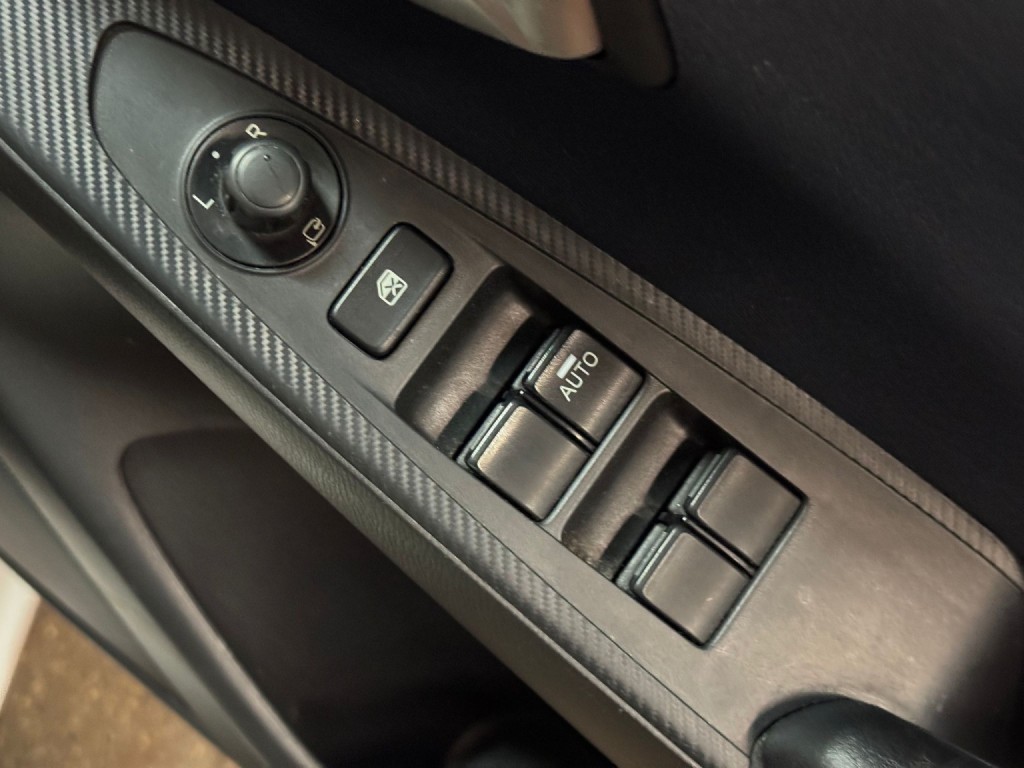 MAZDA MAZDA2 1.5 SKYACTIV-G Sports Launch Edition 2015