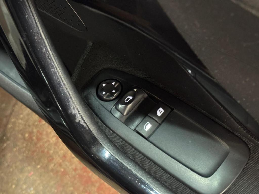 PEUGEOT 208 1.2 PureTech Active 2017