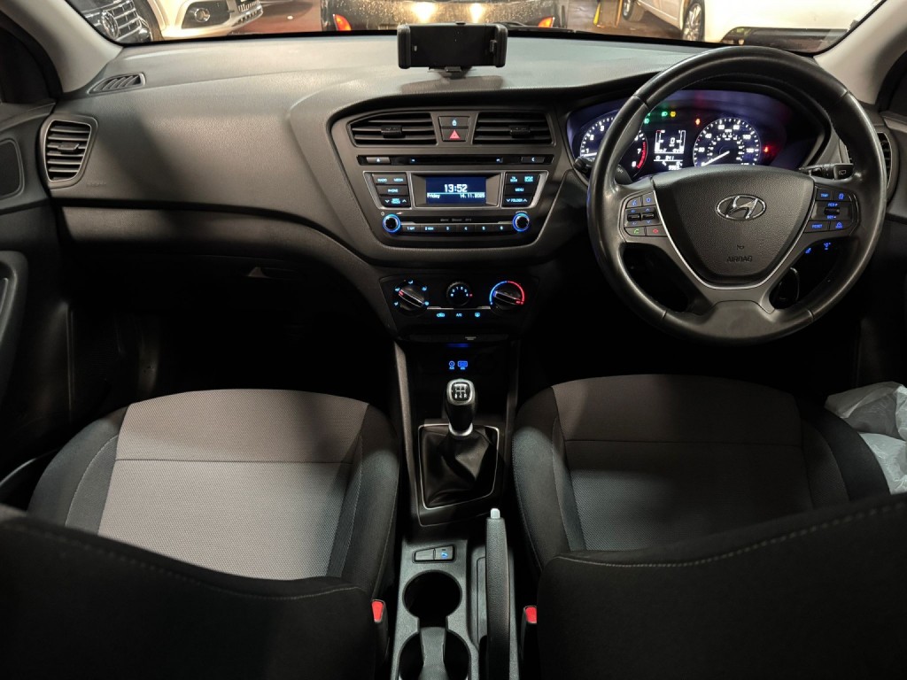 HYUNDAI I20 1.2 SE 2017
