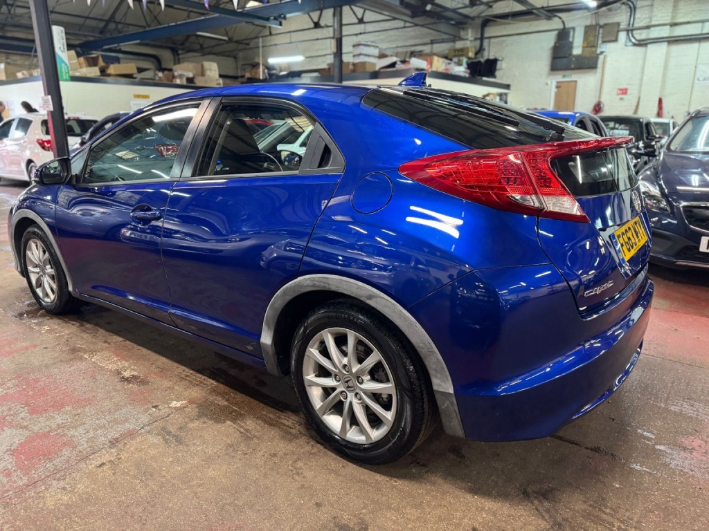 HONDA CIVIC 1.8 i-VTEC ES-T 2013