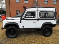LAND ROVER DEFENDER