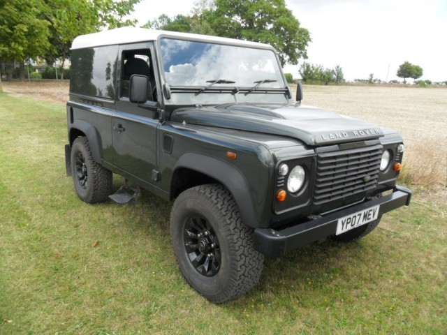 LAND ROVER DEFENDER