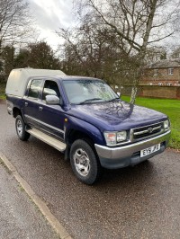 TOYOTA HILUX