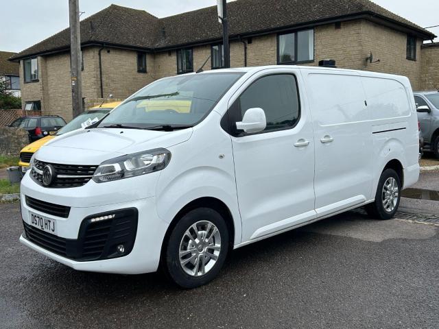 VAUXHALL VIVARO
