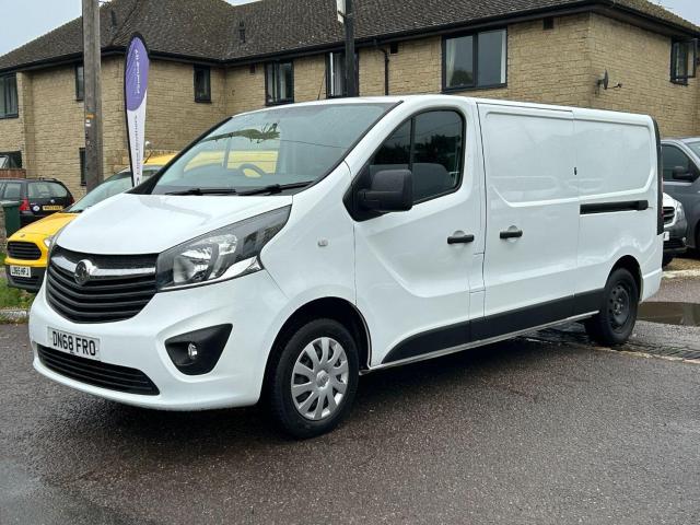 VAUXHALL VIVARO