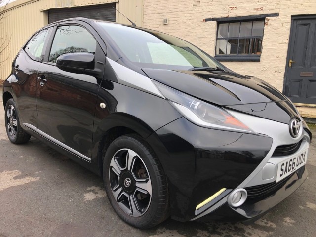 TOYOTA AYGO 1.0 VVT-I X-CLUSIV