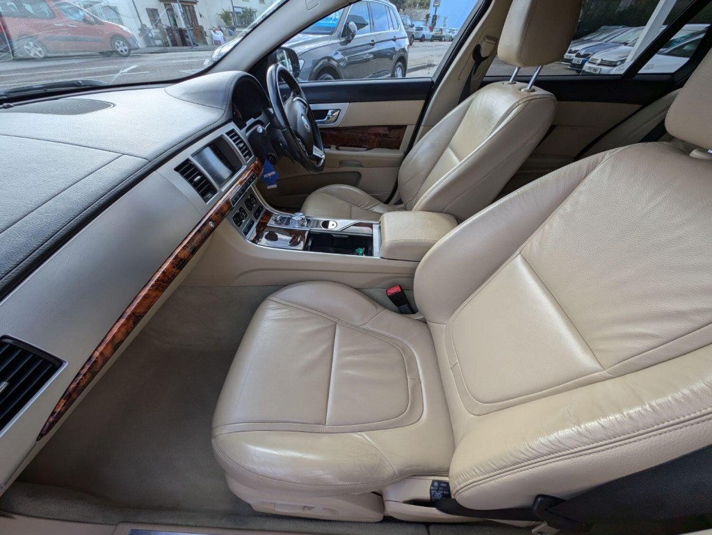 JAGUAR XF