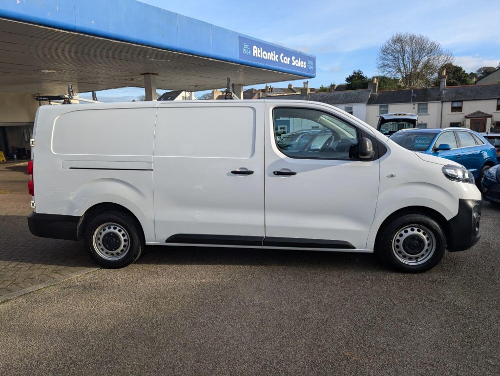 VAUXHALL VIVARO