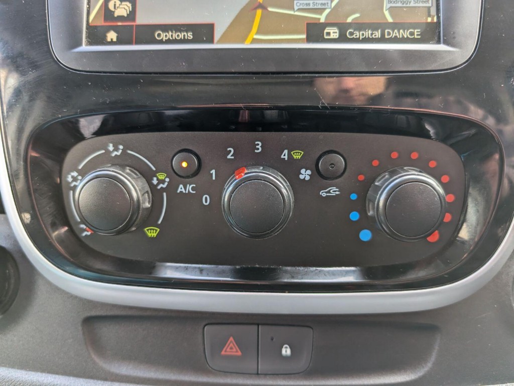 RENAULT TRAFIC