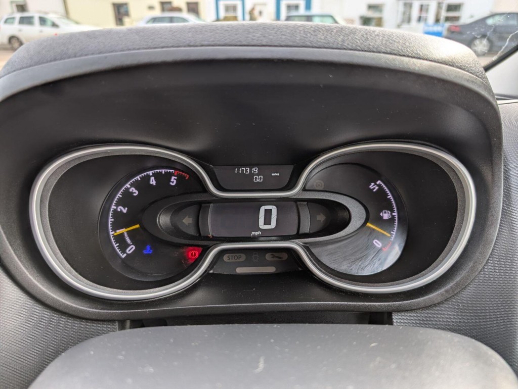 VAUXHALL VIVARO