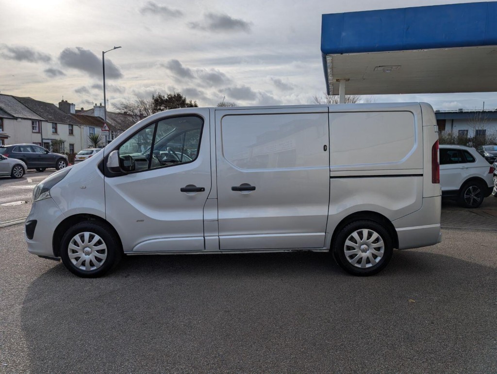 VAUXHALL VIVARO