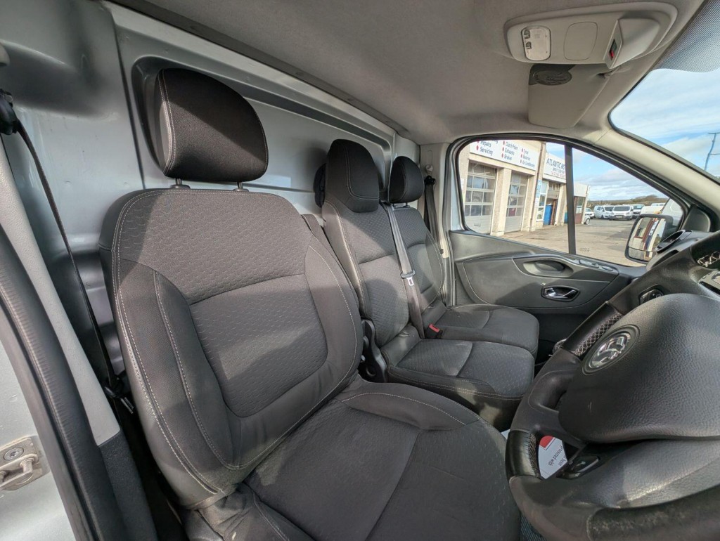 VAUXHALL VIVARO