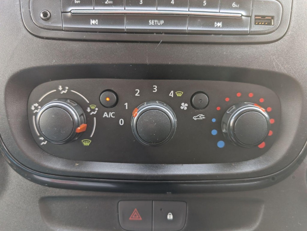 VAUXHALL VIVARO