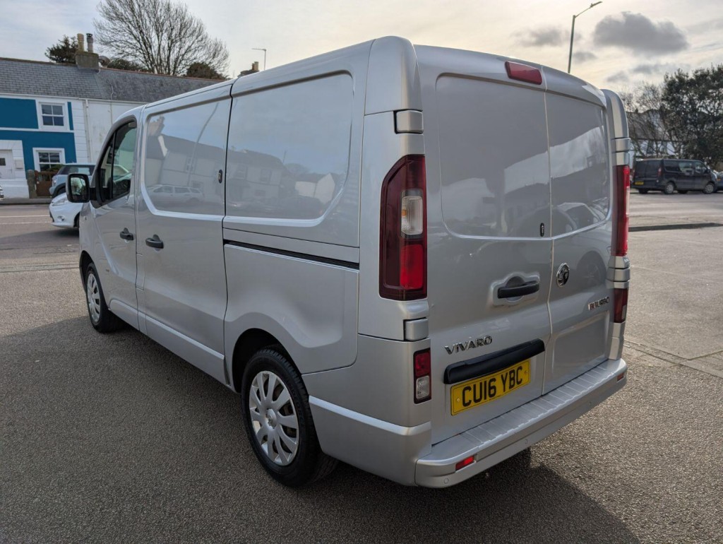 VAUXHALL VIVARO