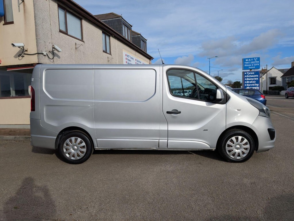 VAUXHALL VIVARO