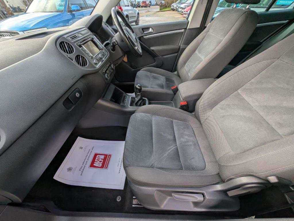 VOLKSWAGEN TIGUAN
