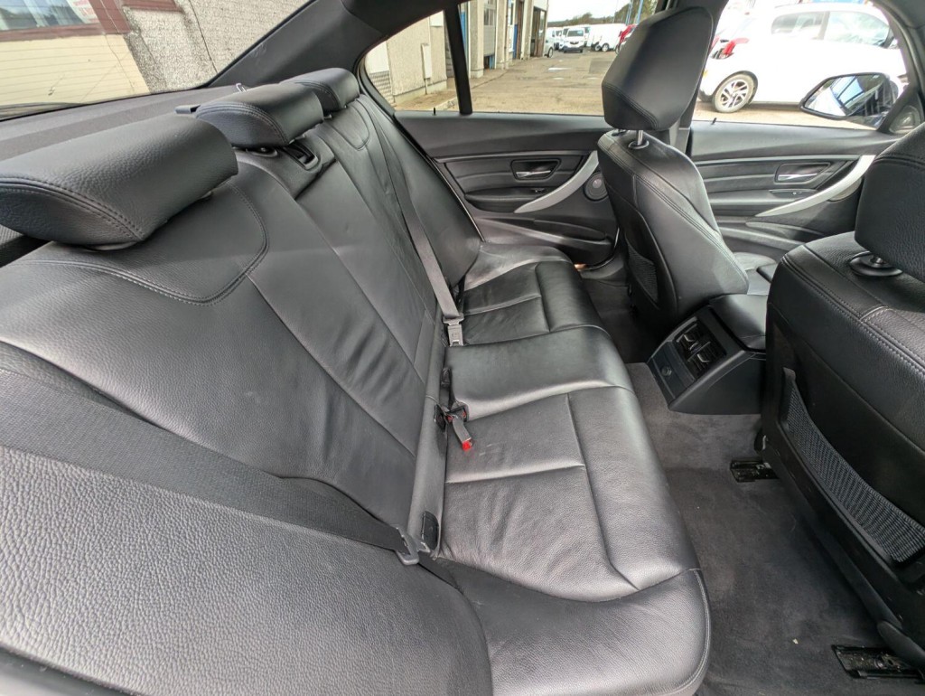 BMW 3 SERIES