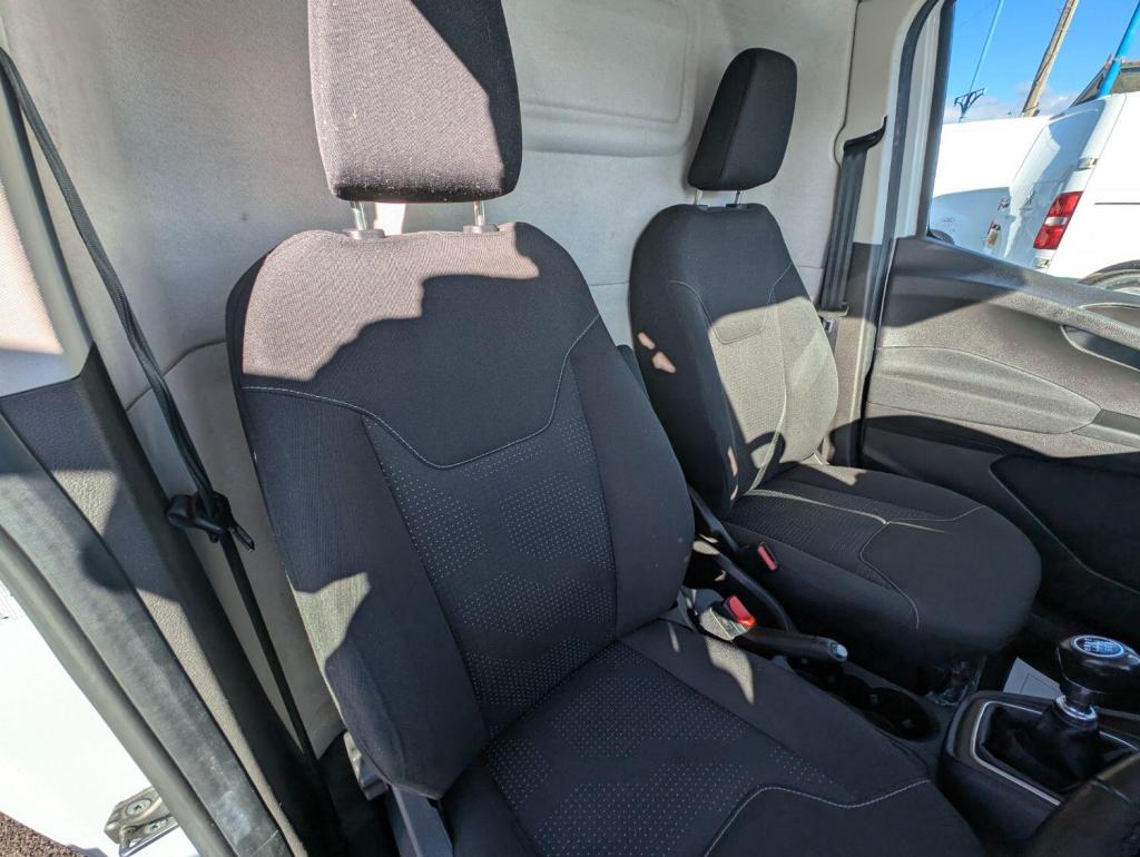FORD TRANSIT COURIER