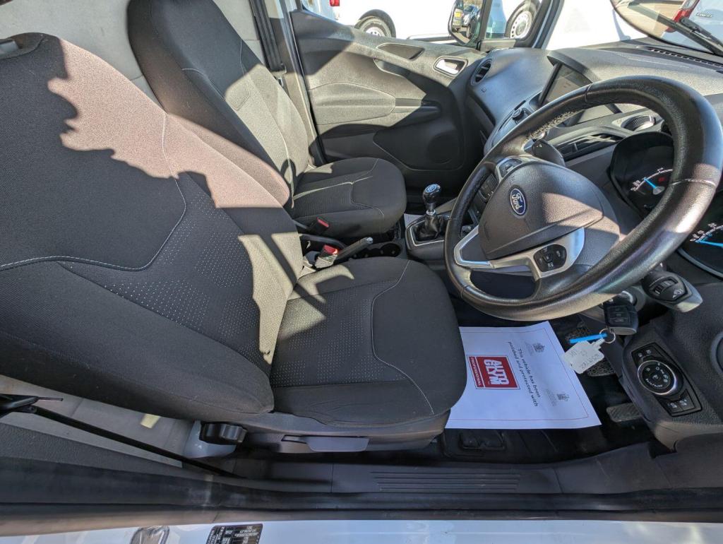 FORD TRANSIT COURIER