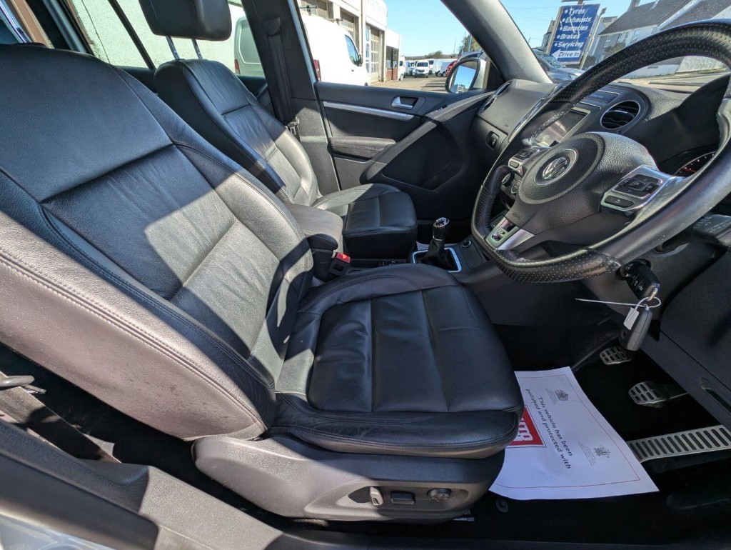 VOLKSWAGEN TIGUAN