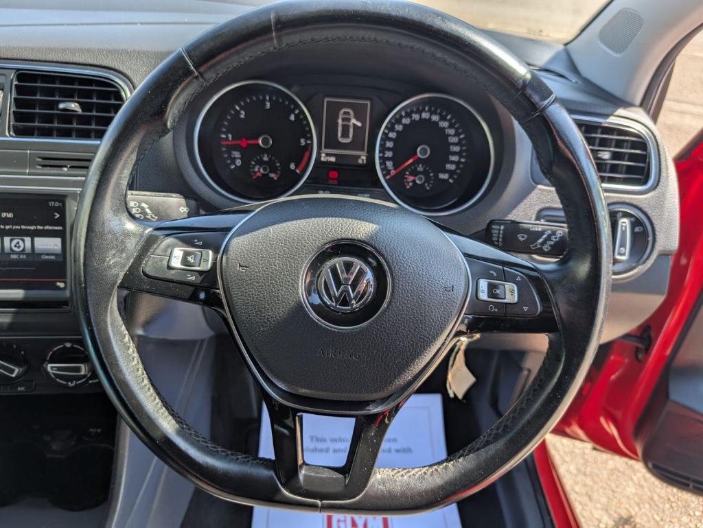 VOLKSWAGEN POLO