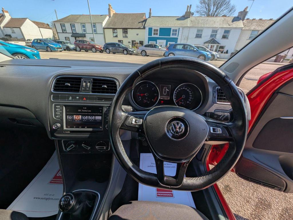 VOLKSWAGEN POLO