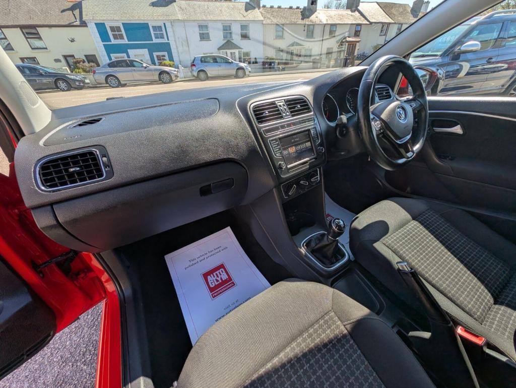 VOLKSWAGEN POLO