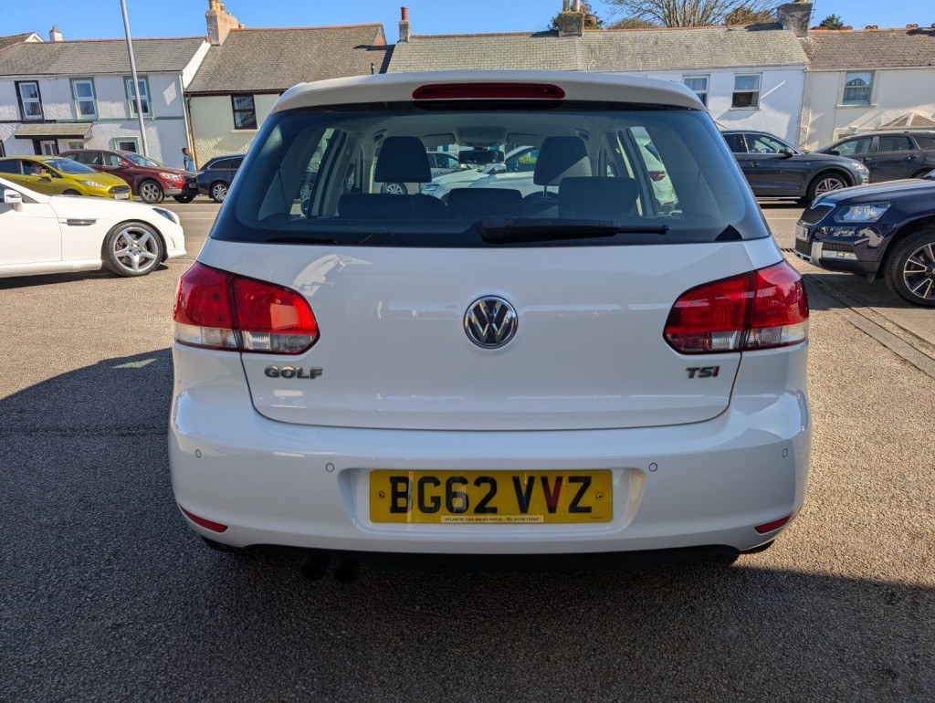 VOLKSWAGEN GOLF