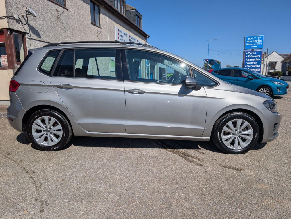 VOLKSWAGEN GOLF SV