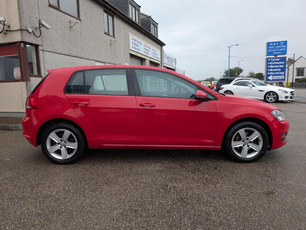 VOLKSWAGEN GOLF