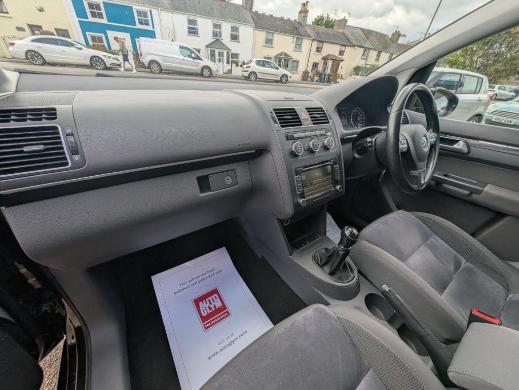 VOLKSWAGEN TOURAN
