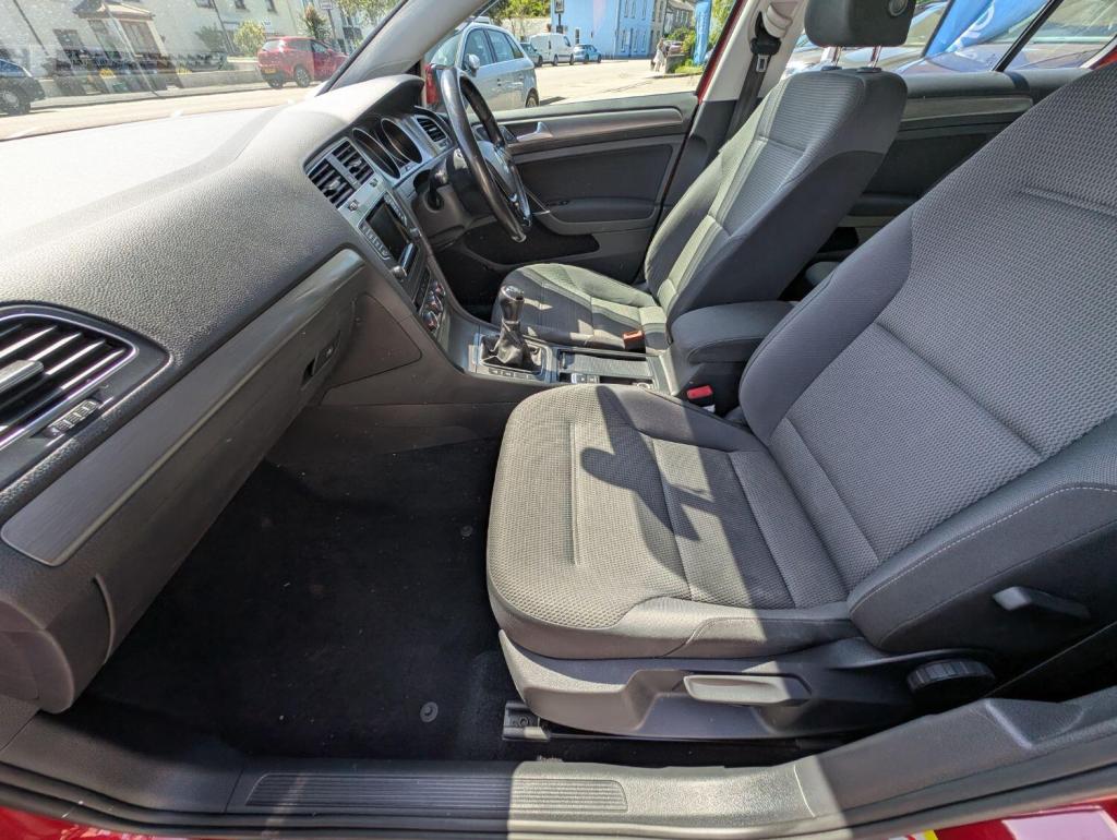 VOLKSWAGEN GOLF