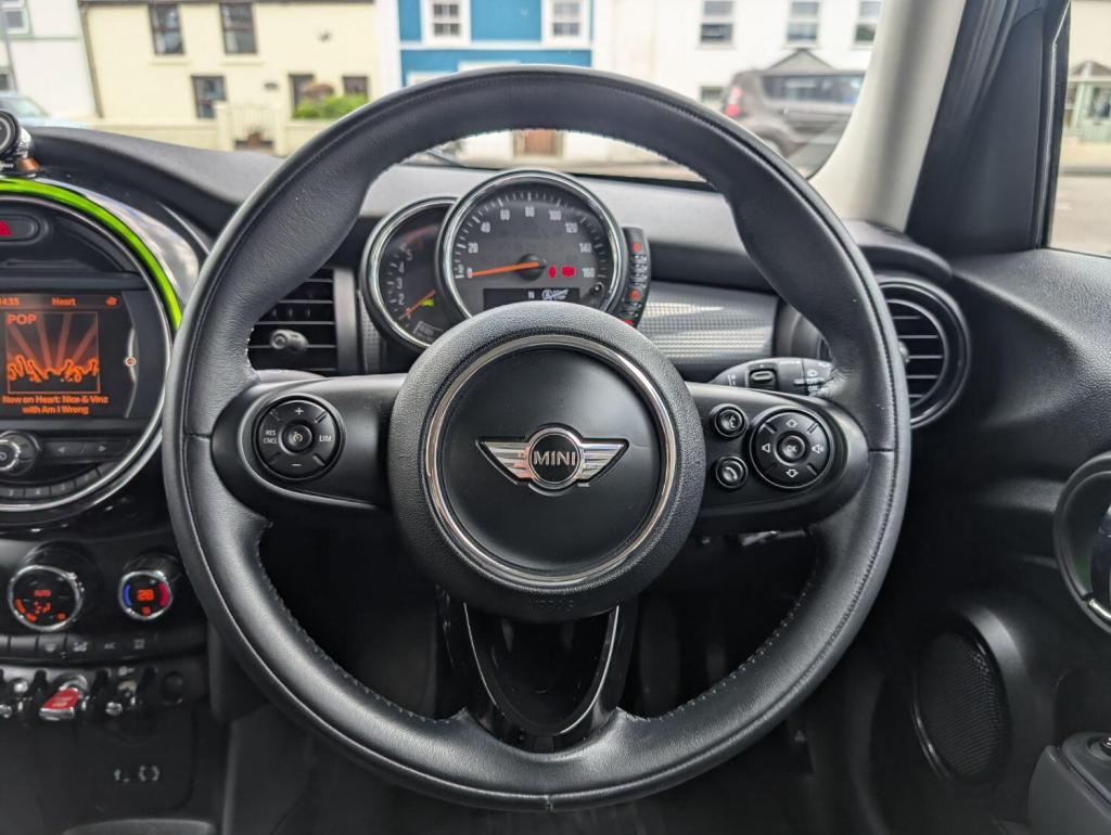 MINI HATCH